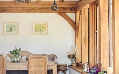 Oak-Framed Garden Dining Areas That Work All Summer Long